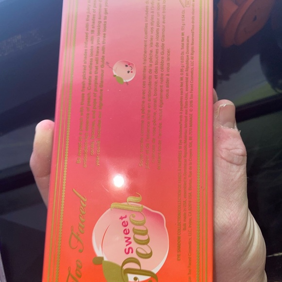 Too faced peach pallet 🍑 - Picture 3 of 4